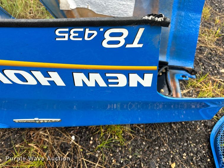 image for item EA4850 2016 New Holland T8.435 tractor chassis
