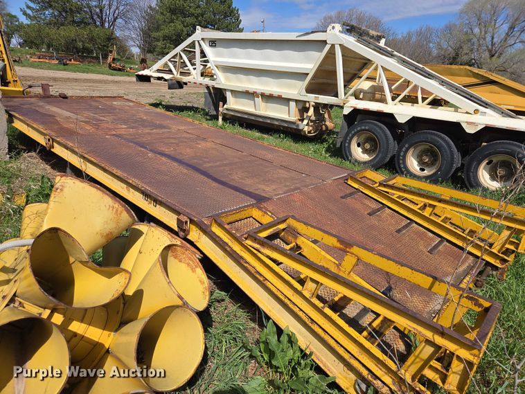image for item EB1429 1973 Trail Eze 1090 equipment trailer