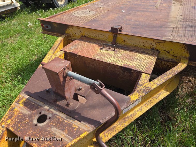 image for item EB1429 1973 Trail Eze 1090 equipment trailer