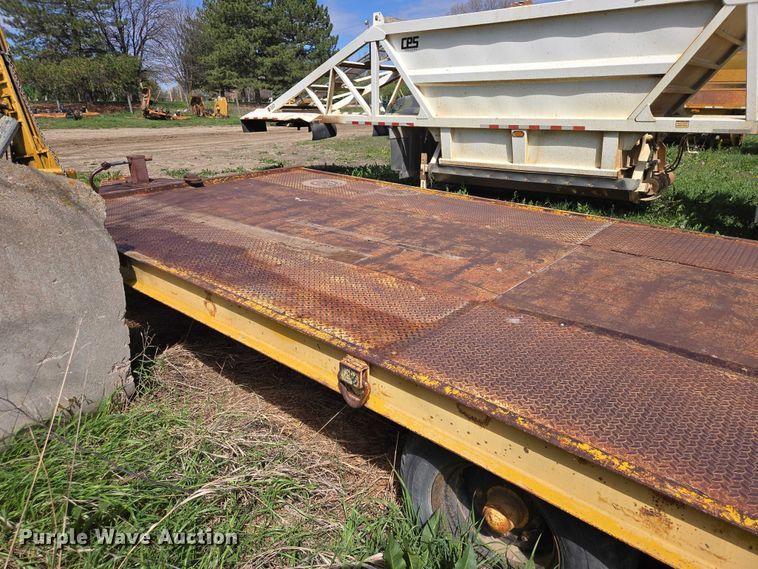 image for item EB1429 1973 Trail Eze 1090 equipment trailer