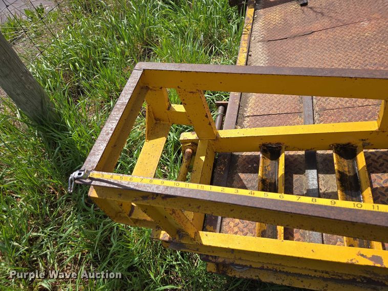 image for item EB1429 1973 Trail Eze 1090 equipment trailer