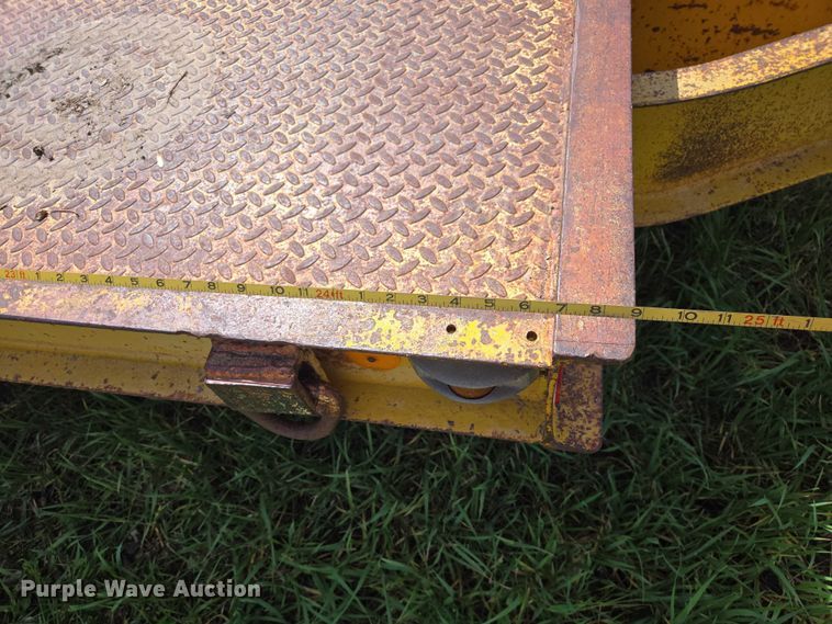 image for item EB1429 1973 Trail Eze 1090 equipment trailer