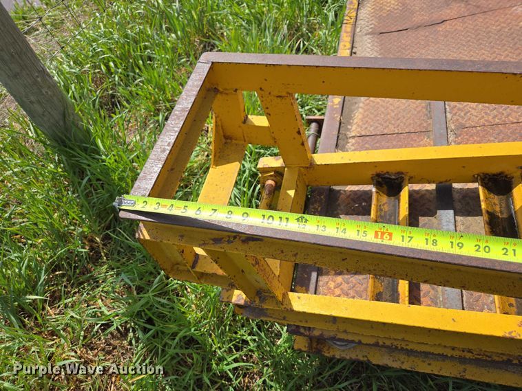 image for item EB1429 1973 Trail Eze 1090 equipment trailer
