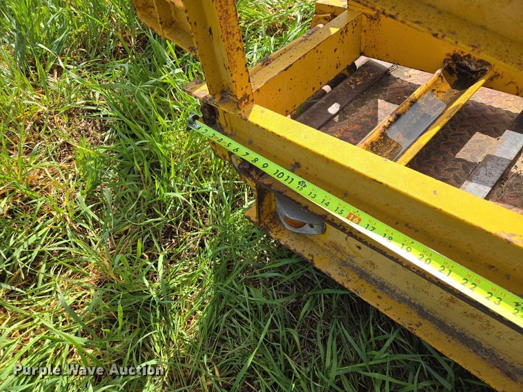 image for item EB1429 1973 Trail Eze 1090 equipment trailer