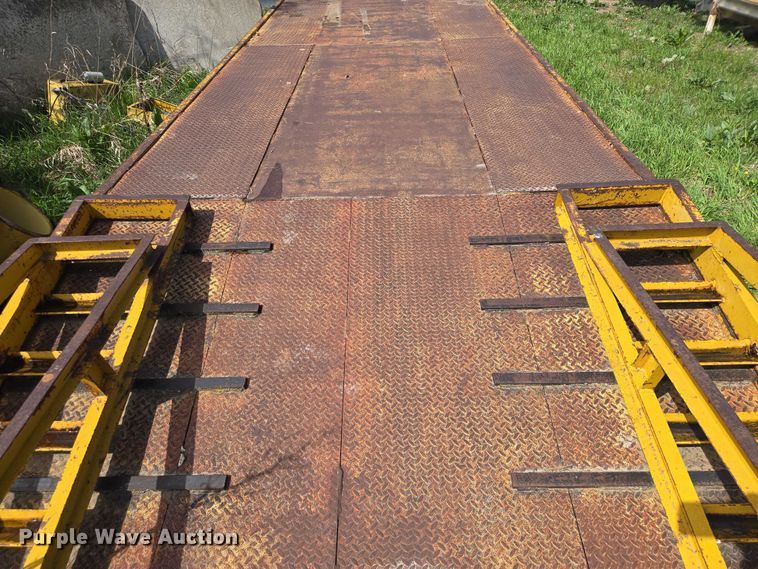 image for item EB1429 1973 Trail Eze 1090 equipment trailer