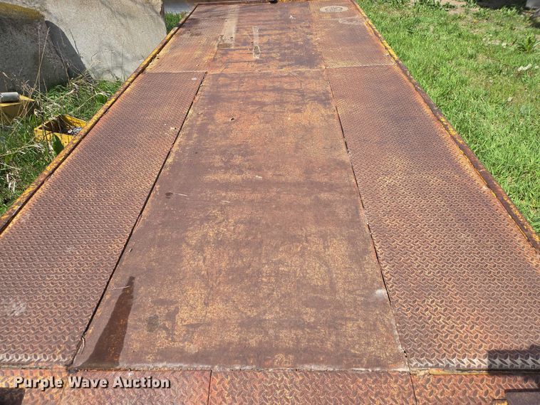 image for item EB1429 1973 Trail Eze 1090 equipment trailer