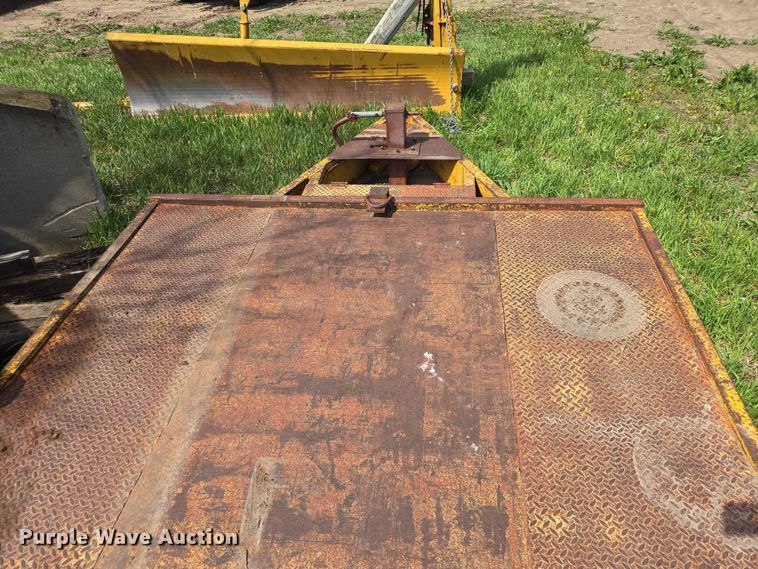 image for item EB1429 1973 Trail Eze 1090 equipment trailer