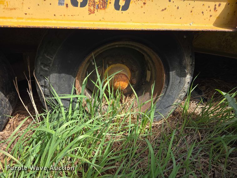 image for item EB1429 1973 Trail Eze 1090 equipment trailer
