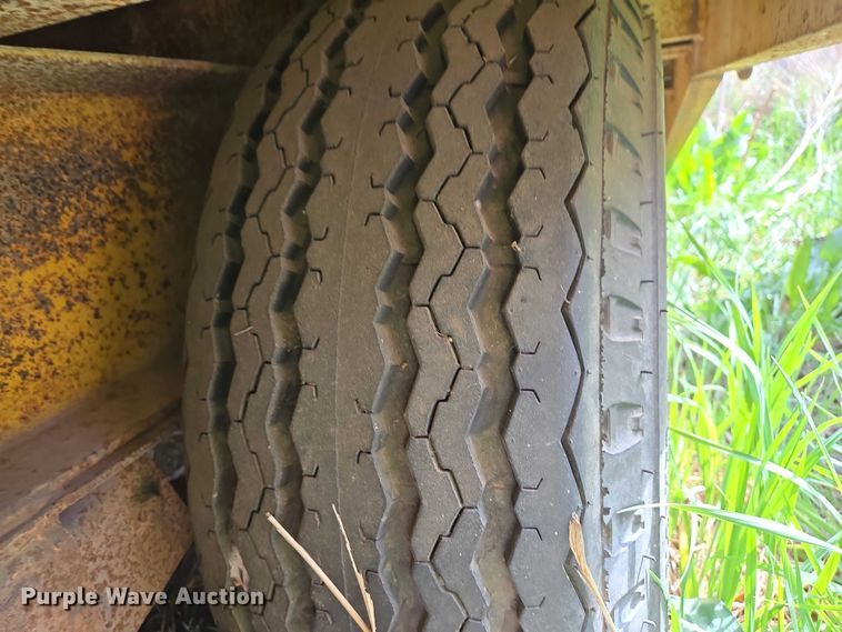 image for item EB1429 1973 Trail Eze 1090 equipment trailer