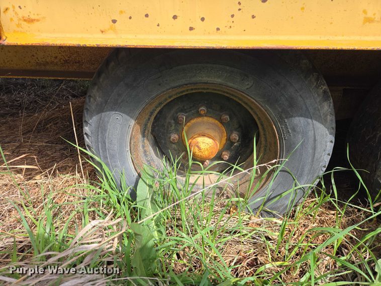 image for item EB1429 1973 Trail Eze 1090 equipment trailer