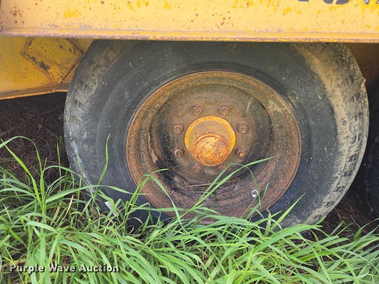 image for item EB1429 1973 Trail Eze 1090 equipment trailer