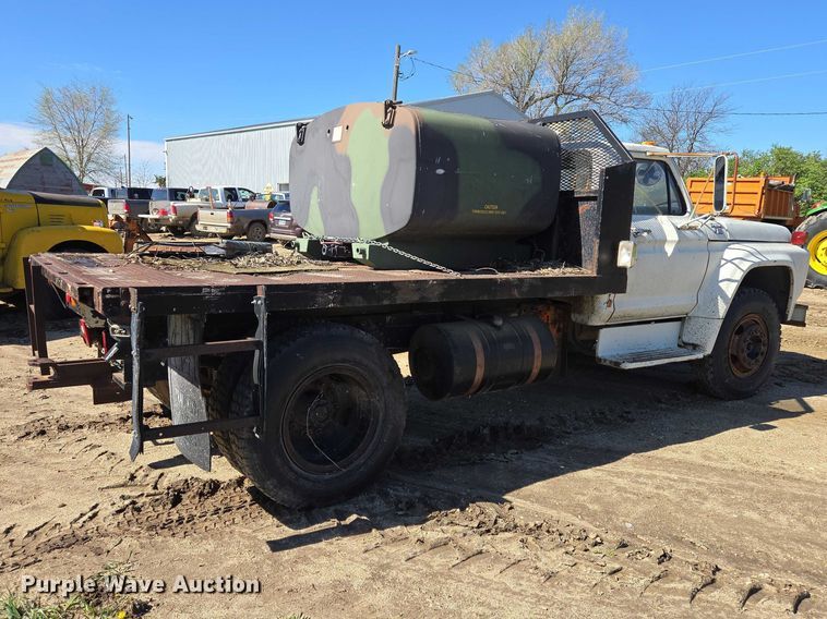 image for item EB1430 1978 Ford F700 flatbed truck