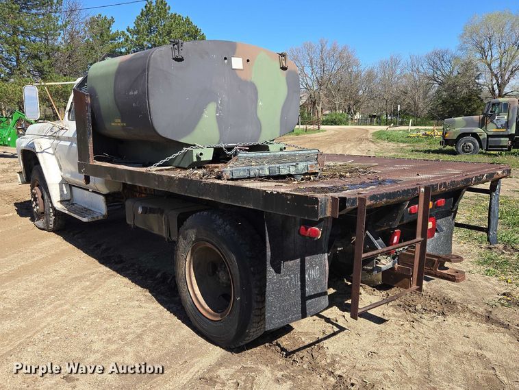 image for item EB1430 1978 Ford F700 flatbed truck