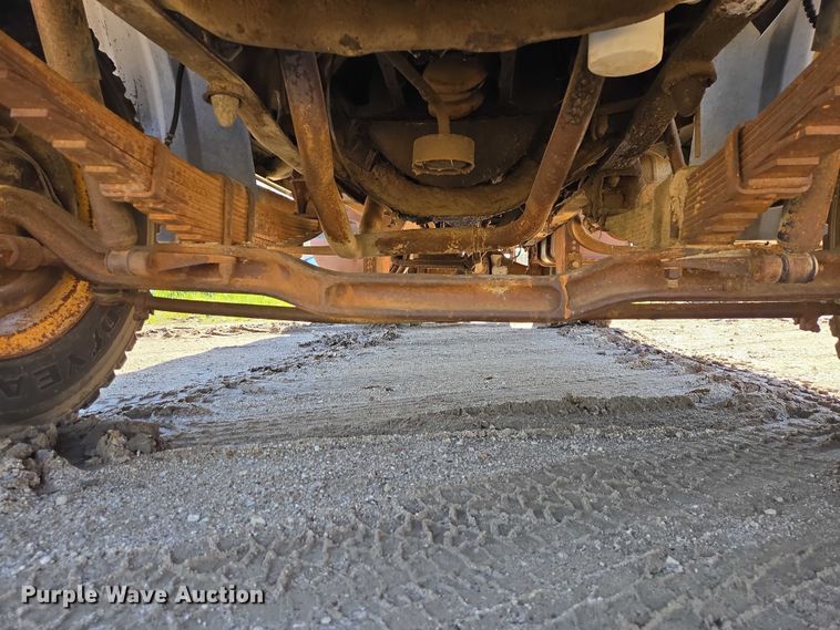 image for item EB1430 1978 Ford F700 flatbed truck