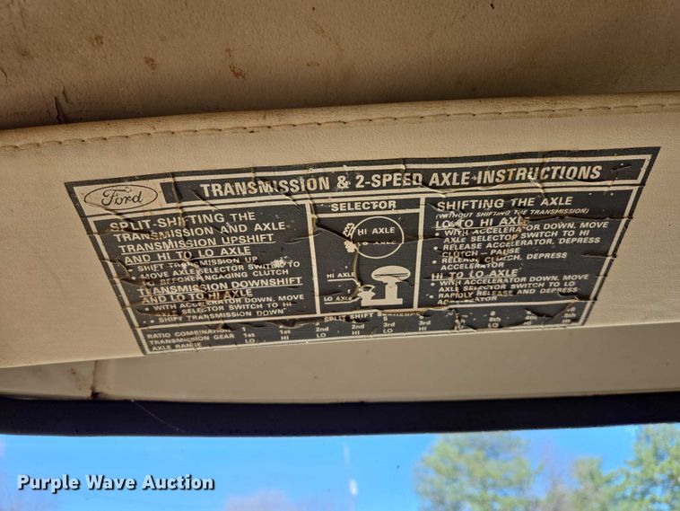 image for item EB1430 1978 Ford F700 flatbed truck