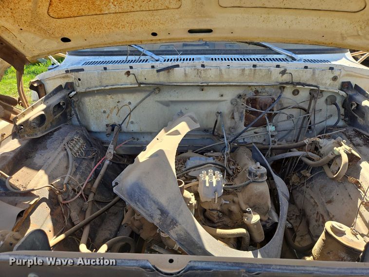 image for item EB1430 1978 Ford F700 flatbed truck