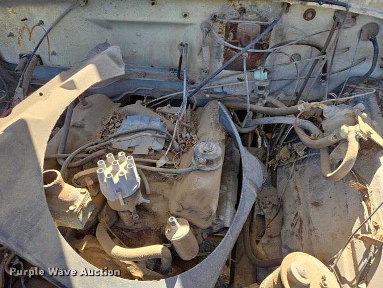 image for item EB1430 1978 Ford F700 flatbed truck