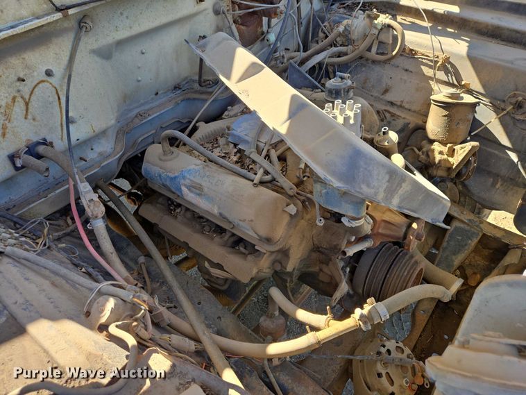 image for item EB1430 1978 Ford F700 flatbed truck