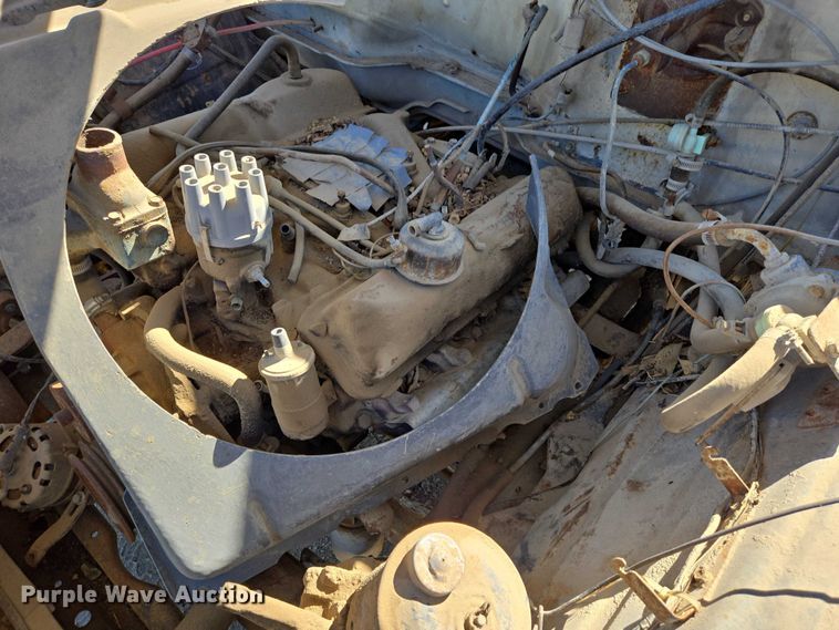 image for item EB1430 1978 Ford F700 flatbed truck