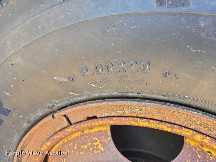 image for item EB1430 1978 Ford F700 flatbed truck