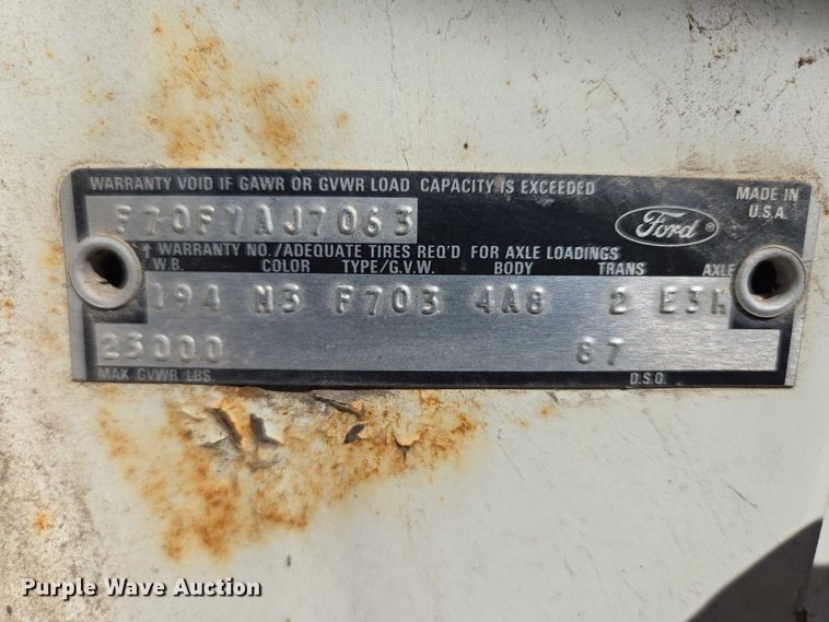image for item EB1430 1978 Ford F700 flatbed truck