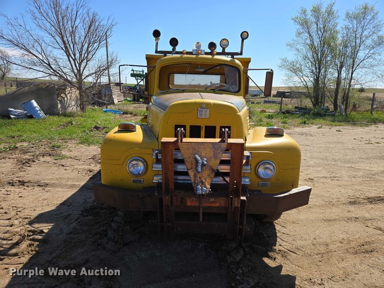 image for item EB1431 1966 International R185 dump truck