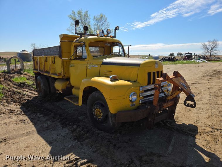 image for item EB1431 1966 International R185 dump truck