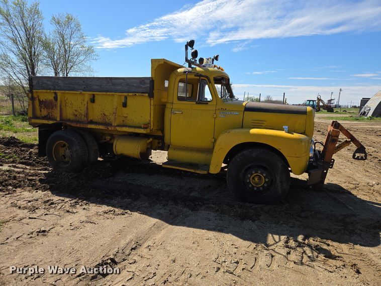 image for item EB1431 1966 International R185 dump truck