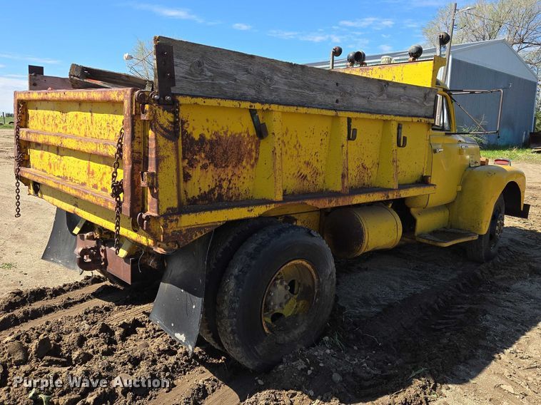 image for item EB1431 1966 International R185 dump truck