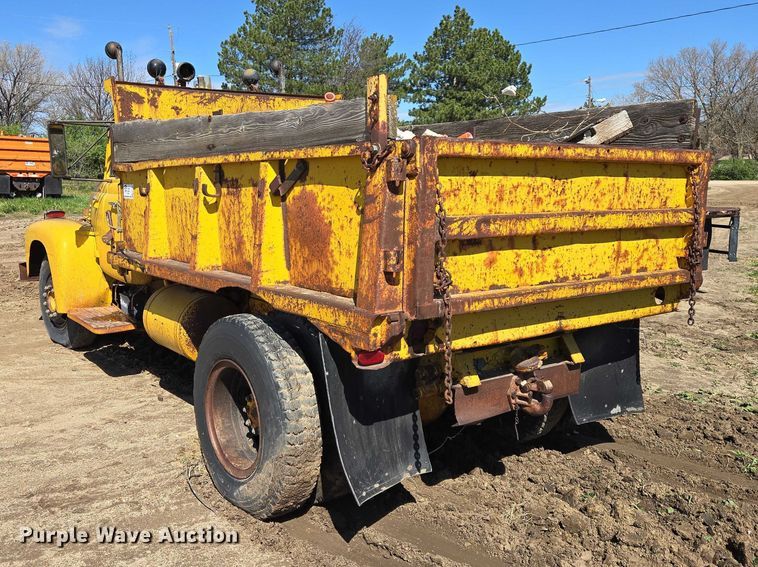 image for item EB1431 1966 International R185 dump truck