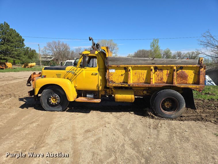 image for item EB1431 1966 International R185 dump truck
