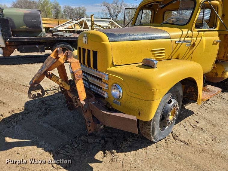 image for item EB1431 1966 International R185 dump truck