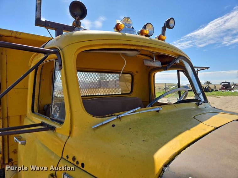 image for item EB1431 1966 International R185 dump truck