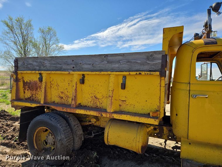 image for item EB1431 1966 International R185 dump truck