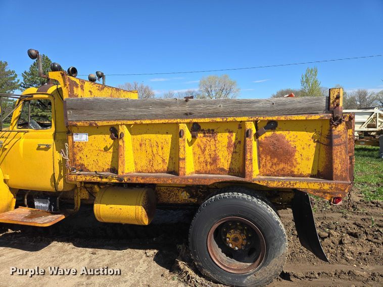 image for item EB1431 1966 International R185 dump truck