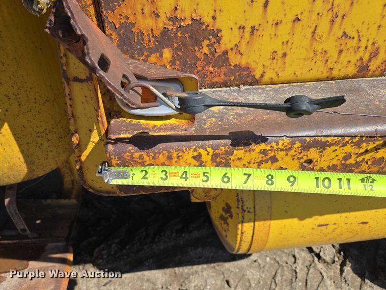 image for item EB1431 1966 International R185 dump truck