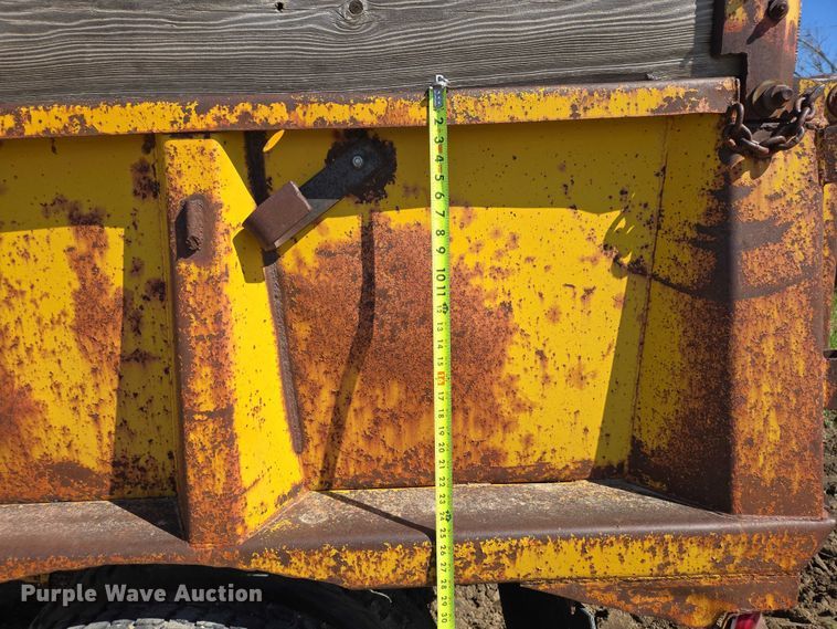 image for item EB1431 1966 International R185 dump truck