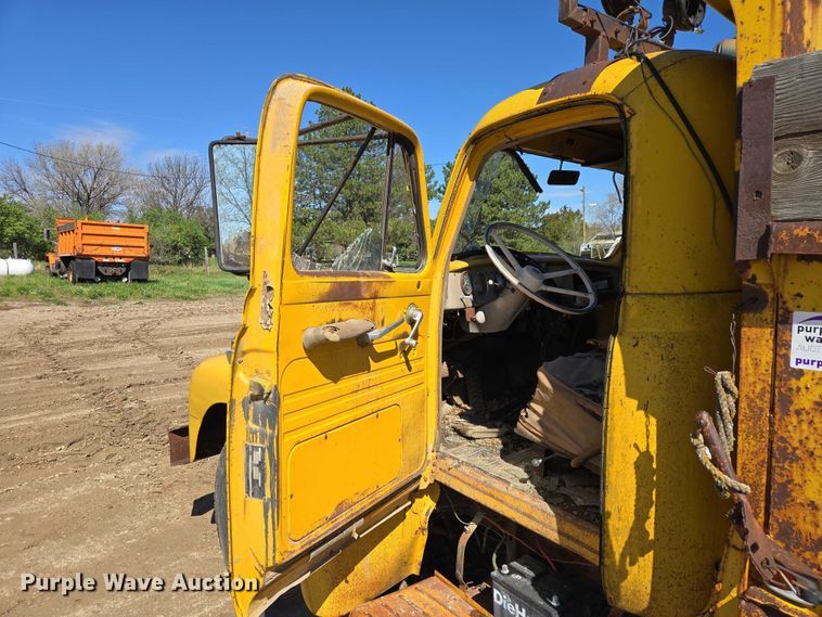 image for item EB1431 1966 International R185 dump truck