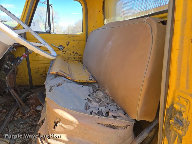 image for item EB1431 1966 International R185 dump truck