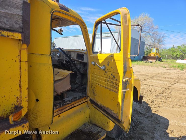 image for item EB1431 1966 International R185 dump truck