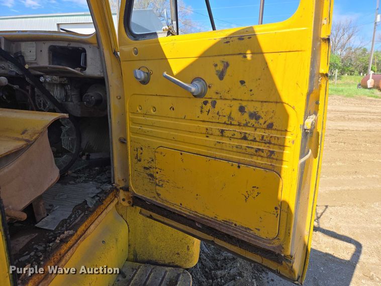 image for item EB1431 1966 International R185 dump truck
