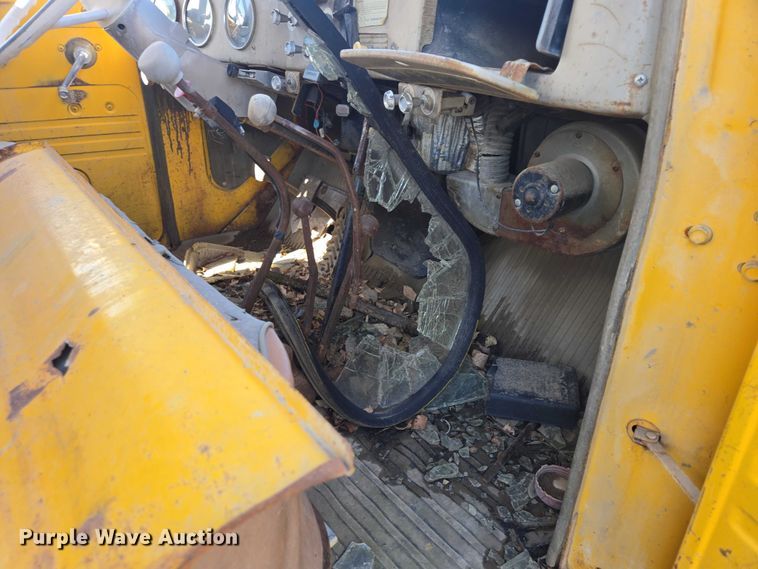 image for item EB1431 1966 International R185 dump truck