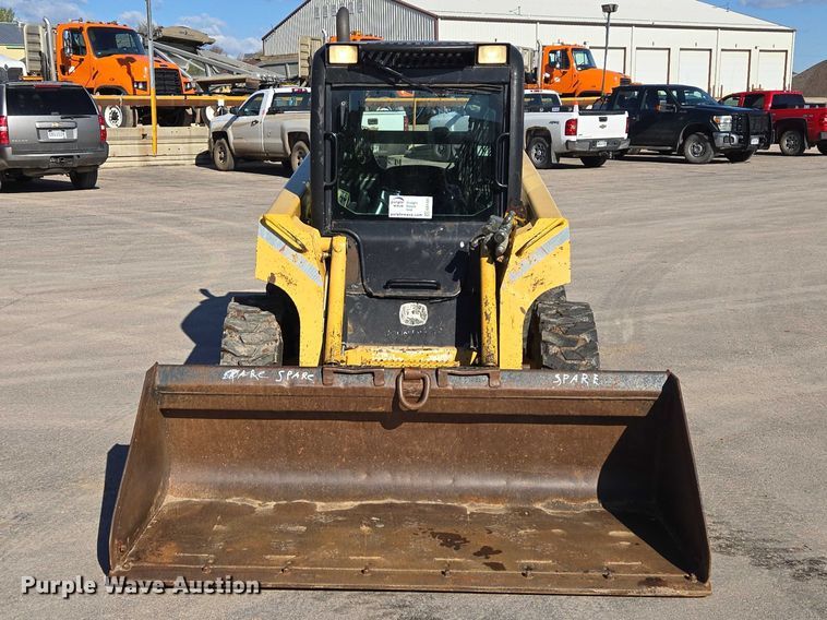image for item EB1435 2005 John Deere 317 skid steer loader