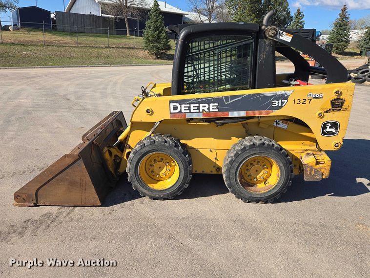 image for item EB1435 2005 John Deere 317 skid steer loader