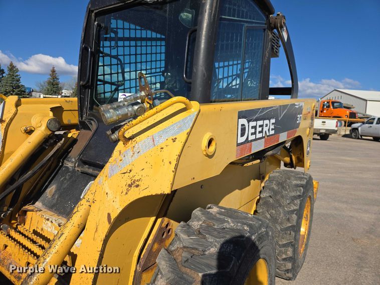 image for item EB1435 2005 John Deere 317 skid steer loader