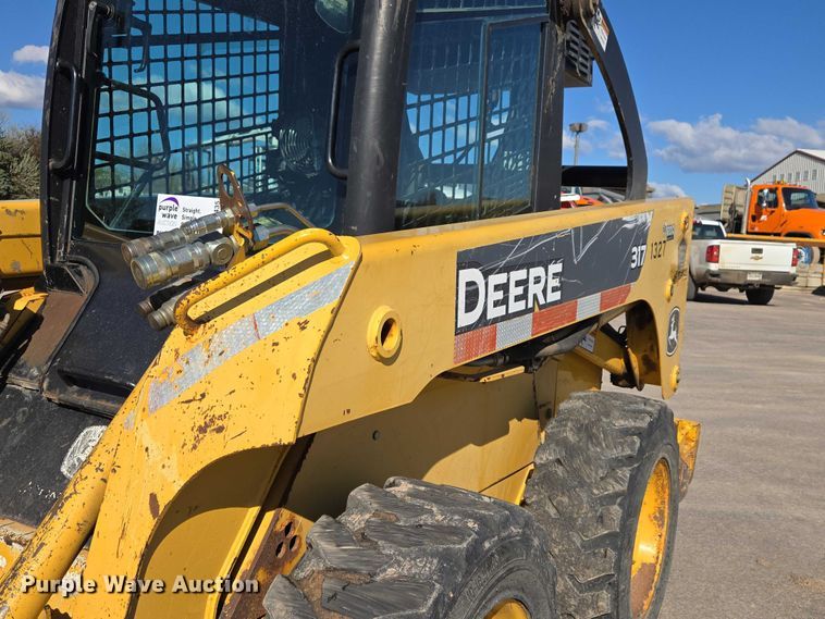 image for item EB1435 2005 John Deere 317 skid steer loader