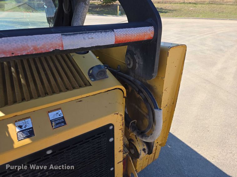image for item EB1435 2005 John Deere 317 skid steer loader
