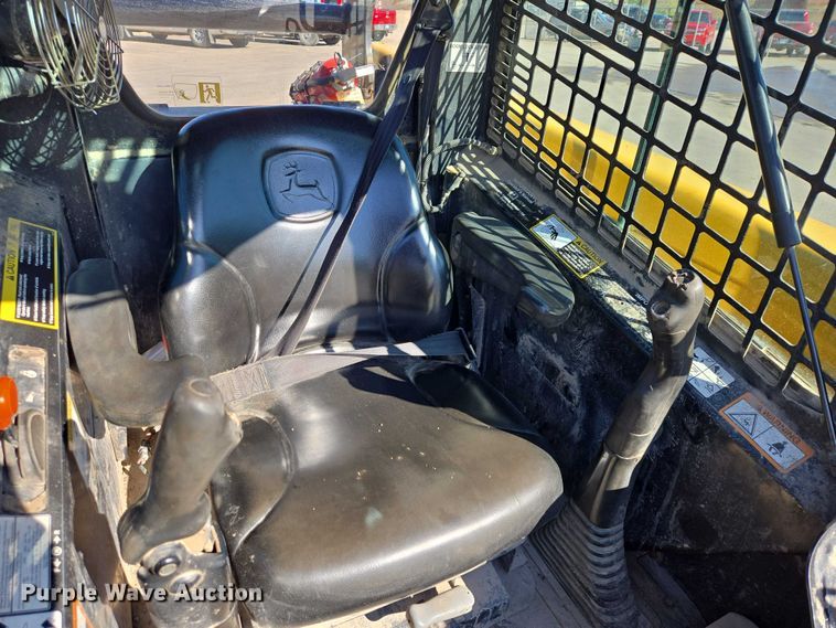 image for item EB1435 2005 John Deere 317 skid steer loader