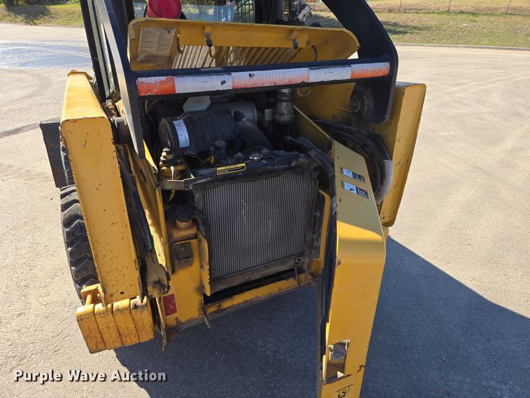 image for item EB1435 2005 John Deere 317 skid steer loader