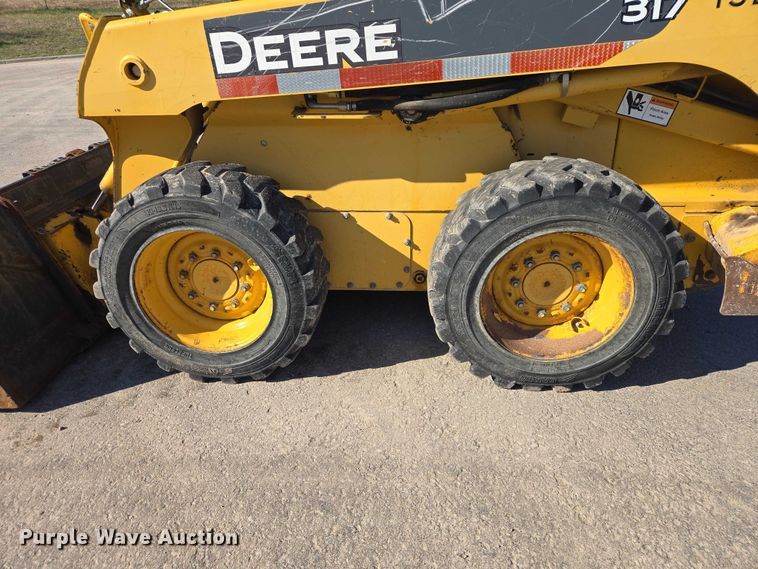 image for item EB1435 2005 John Deere 317 skid steer loader